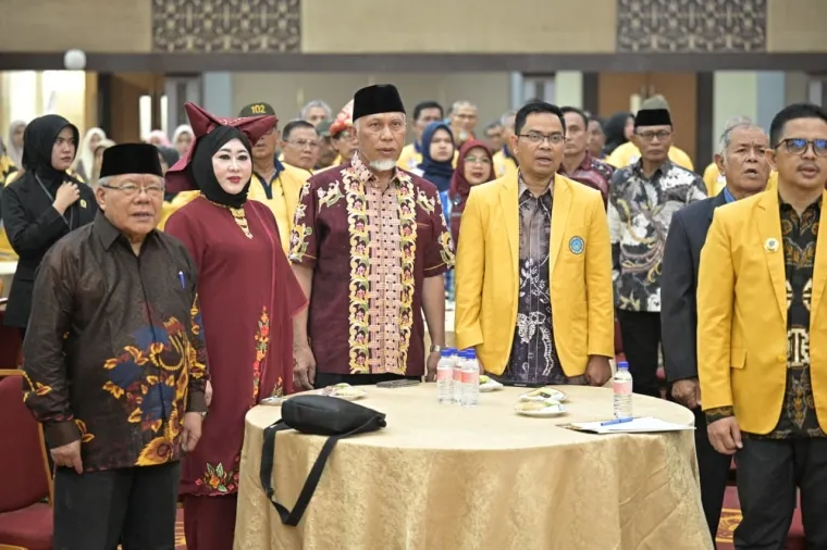 Gubernur Mahyeldi Dorong Alumni UNP Perkuat Kontribusi untuk Sumbar