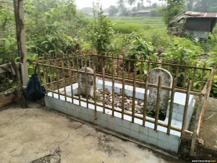 Makam Ungku Kuniang Saruaso.