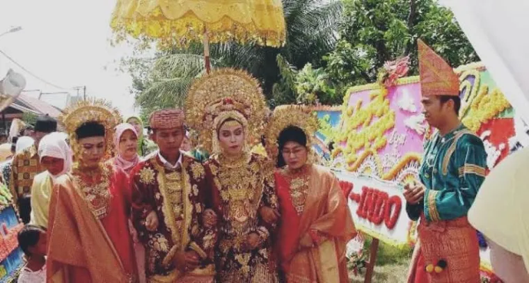 Ilustrasi Baralek dalam Adat Perkawinan Minangkabau dan Tahapan yang Menyertainya