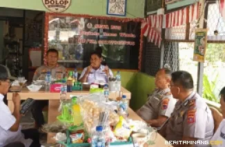 AKBP Agung Tribawanto Kapolres Pasbar bersama Jajaran melakukan Kopi Morning bersama Pengurus PWI Pasaman Barat. (22/10). Foto : d