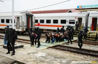 Suasana Simulasi Latihan Gabungan Penanganan Aksi Teror pada Moda Transportasi Kereta Api yang dilaksanakan di Stasiun Padang, Kamis (1/10/2026). Foto: Humas KAI Sumbar