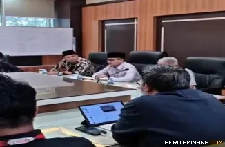 Wawako Bukittinggi Ibnu Asis hadiri rapat persiapan penyambutan duta Palestina untuk Indonesia di Bukittinggi, Rabu, (30/09)