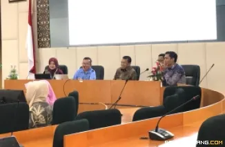 Suasana rapat finalisasi panitia Temu Akbar Iluni UNP, di Gedung Rektorat, Rabu (21/10/2026). Foto: Humas Panpel