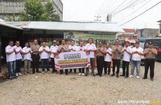 Kapolres Pasaman Barat AKBP Agung Tribawanto bersama Jajaran  foto bersama Dengan Ketua PWI Pasaman Barat Terpilih berserta pengurus. (22/10). Foto : d