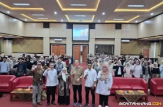 Kegiatan Workshop Pembelajaran Bahasa Indonesia bagi Penutur Asing (BIPA) bagi mahasiswa pada Senin (5/10) bertempat di Auditorium FBS UNP.